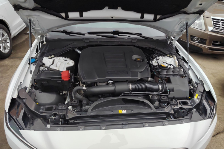 捷豹XEL 2020款 2.0T 200PS R-DYNAMIC 青春运动版机舱底盘24