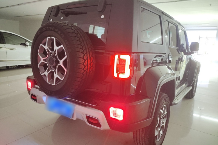 北京BJ40 2018款 PLUS 2.3T 自动四驱尊享版 国V车身外观7