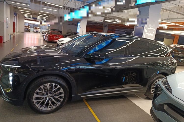 蔚来ES6 2023款 75kWh车身外观4