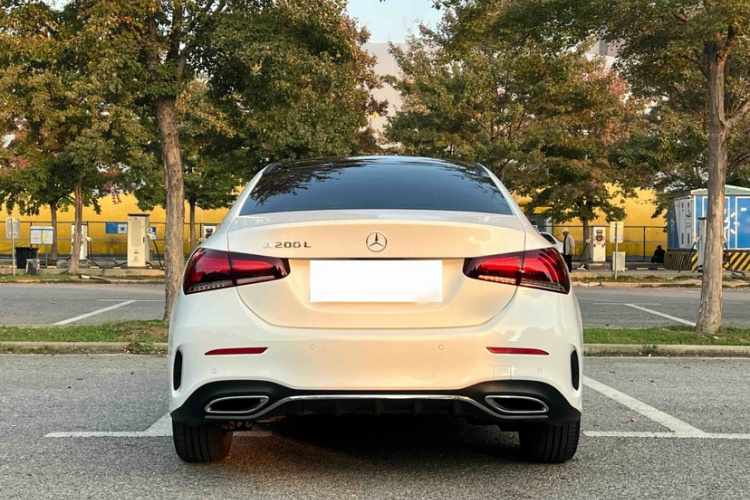 奔驰A级 2022款 改款三 A 200 L 运动轿车时尚型车身外观6002