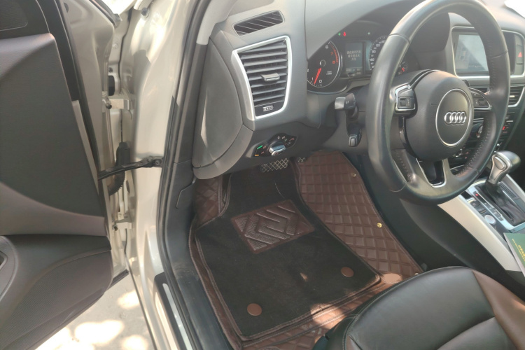 奥迪Q5 2017款 Plus 40 TFSI 技术型中控内饰20