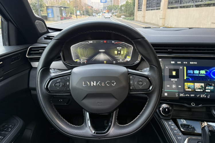 领克01 2021款 2.0TD 四驱劲Halo中控内饰7015