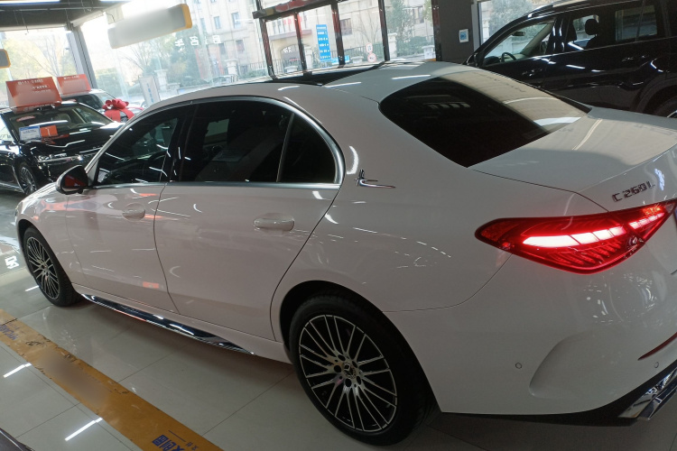 奔驰C级 2023款 改款二 C 260 L 运动版车身外观4