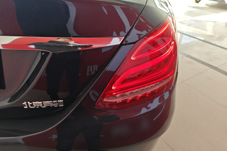 奔驰C级 2015款 改款 C 180 L 运动型车身外观9