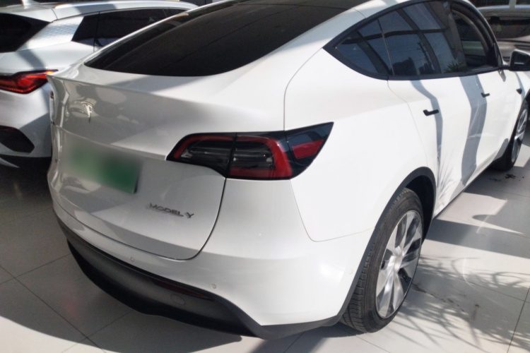 特斯拉 Model Y 2021款 标准续航后驱版车身外观7