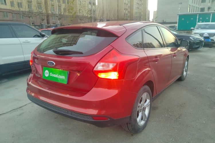 福特 福克斯 2012款 两厢 1.6L 自动风尚型车身外观7