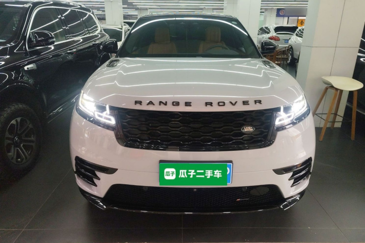 路虎 揽胜星脉 2023款 250PS 熠黑珍藏版车身外观2