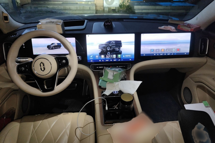 鸿蒙智行 问界M9 2024款 增程 Max版 42kWh 6座版中控内饰12