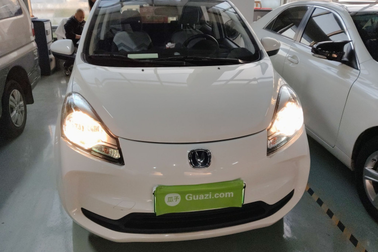 长安欧尚 奔奔E-Star 2021款 国民版 多彩款 磷酸铁锂（31.86kWh）车身外观2