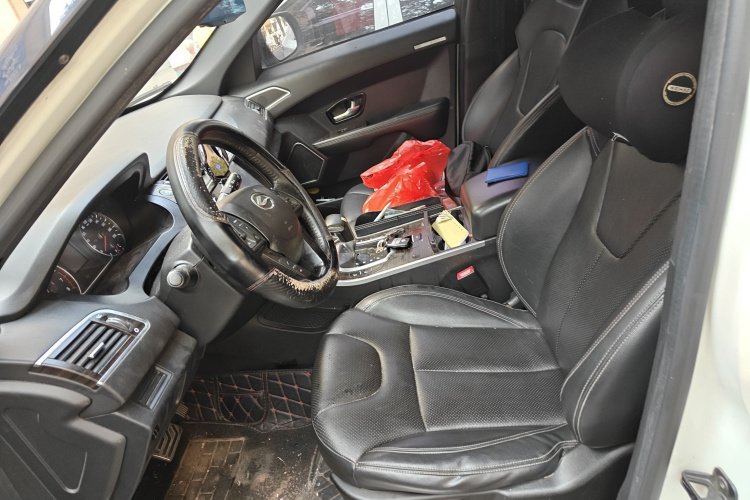 陆风X7 2016款 2.0T 全景尊贵版中控内饰19