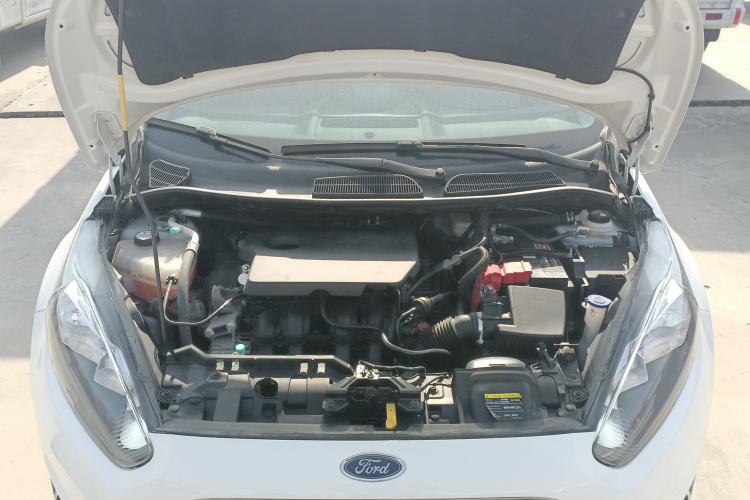 福特 嘉年华 2013款 三厢 1.5L 自动时尚型机舱底盘24