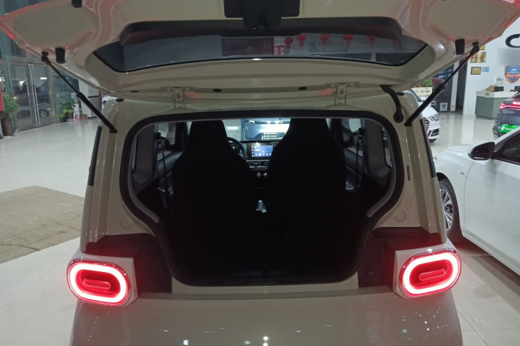 五菱汽车 宏光MINIEV 2024款 第三代 215km 进阶版机舱底盘23