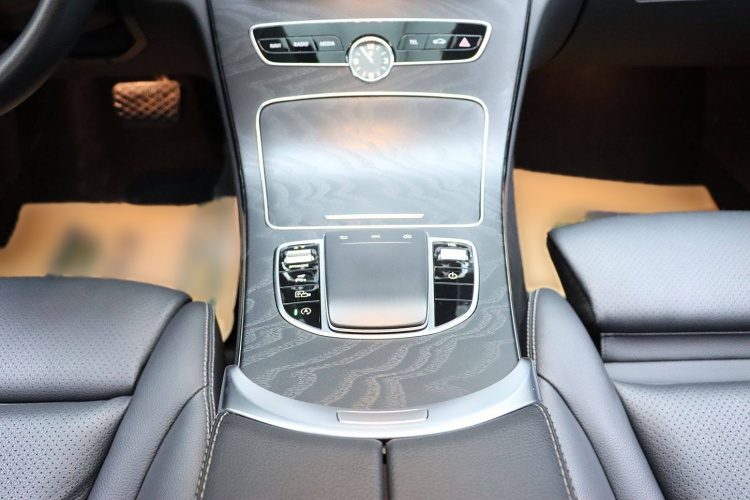 奔驰C级(进口) 2020款 改款 C 260 旅行轿车中控内饰7003