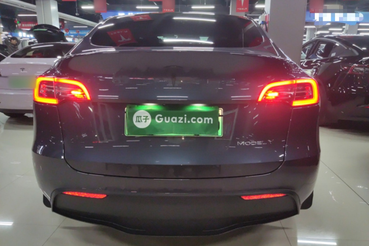 特斯拉 Model Y 2022款 长续航全轮驱动版车身外观6