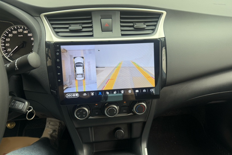 日产 轩逸 2024款 改款 经典 1.6XE CVT舒适版中控内饰7010