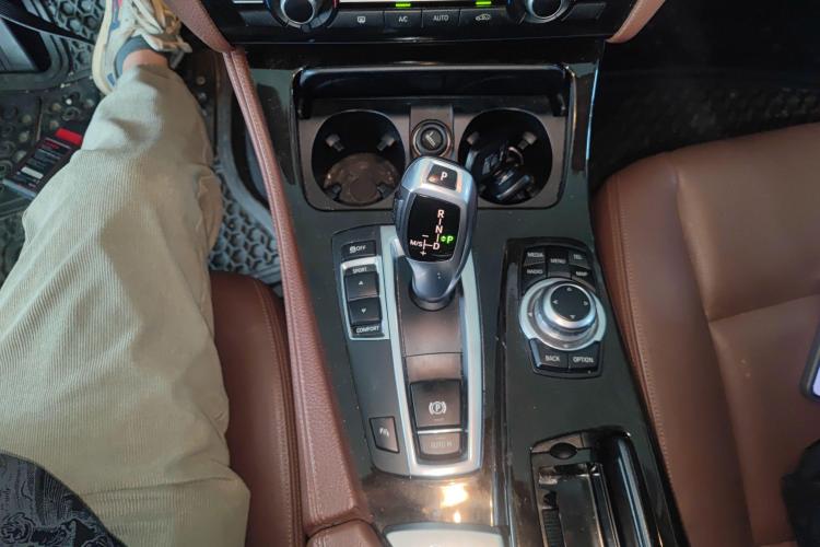 宝马5系 2014款 525Li 领先型中控内饰18