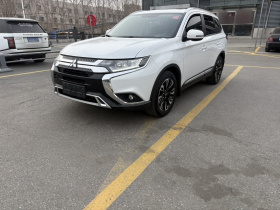 三菱 欧蓝德 2019款 2.0L 两驱畅享版 5座 国VI