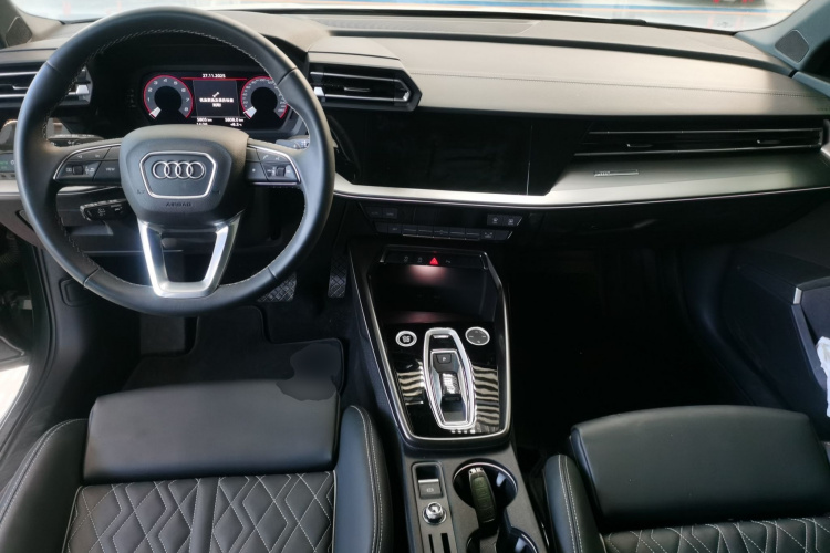 奥迪A3 2025款 Sportback 35TFSI 飞驰尊享型中控内饰12