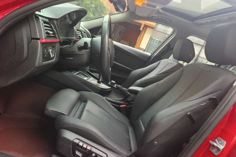 宝马3系 2015款 316i 运动设计套装局部细节19