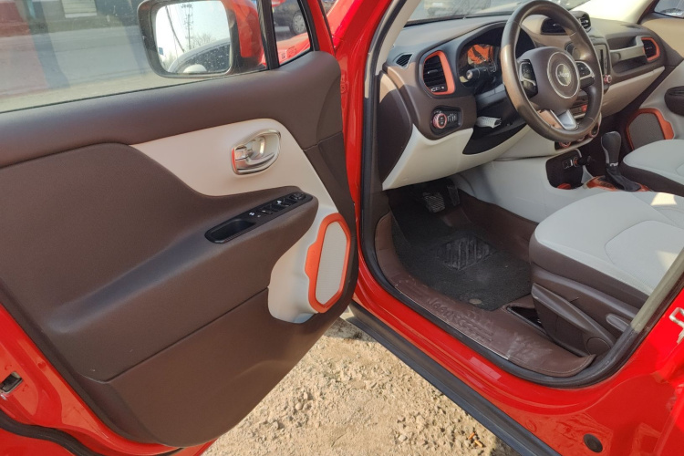 Jeep 自由侠 2016款 1.4T 自动劲能版+中控内饰20