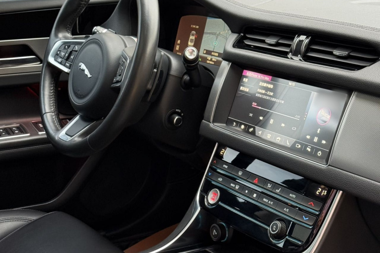 捷豹XFL 2020款 XFL 2.0T P200 两驱精英版中控内饰7009