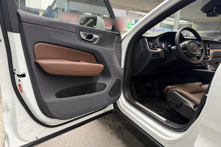 沃尔沃XC60 2024款 B5 四驱智远豪华版中控内饰7005
