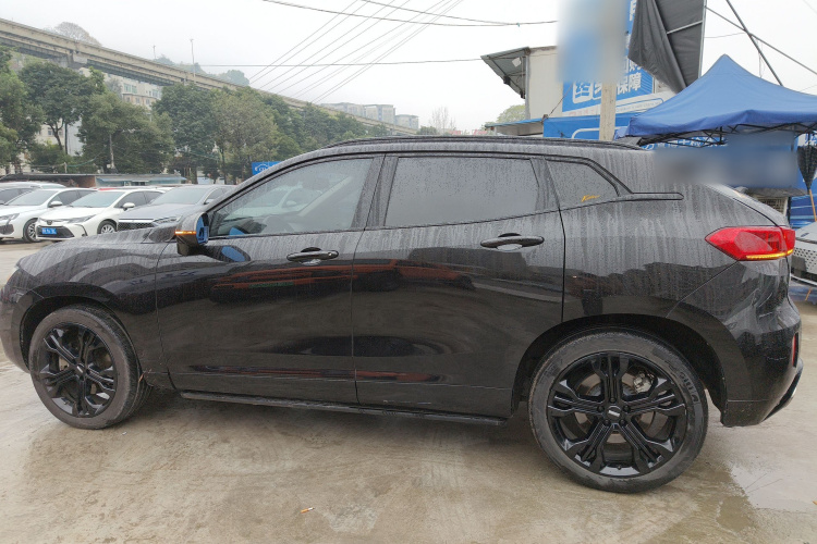 魏牌 VV7 2017款 2.0T 旗舰型车身外观4