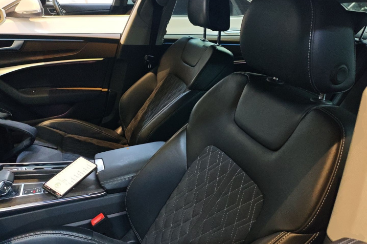 奥迪A7L 2022款 55 TFSI quattro S-line 志远型流晶套装局部细节19