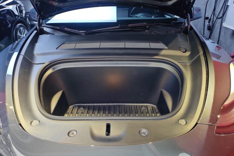 特斯拉 Model Y 2024款 后轮驱动版机舱底盘24