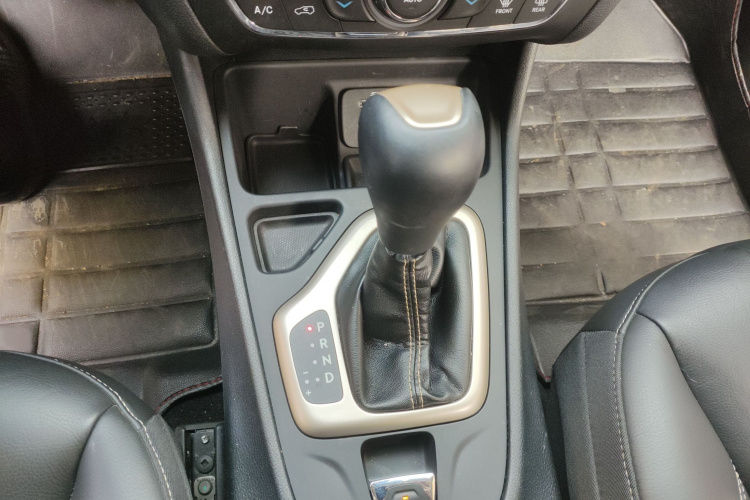 Jeep 自由光 2017款 2.0L 优越版局部细节18