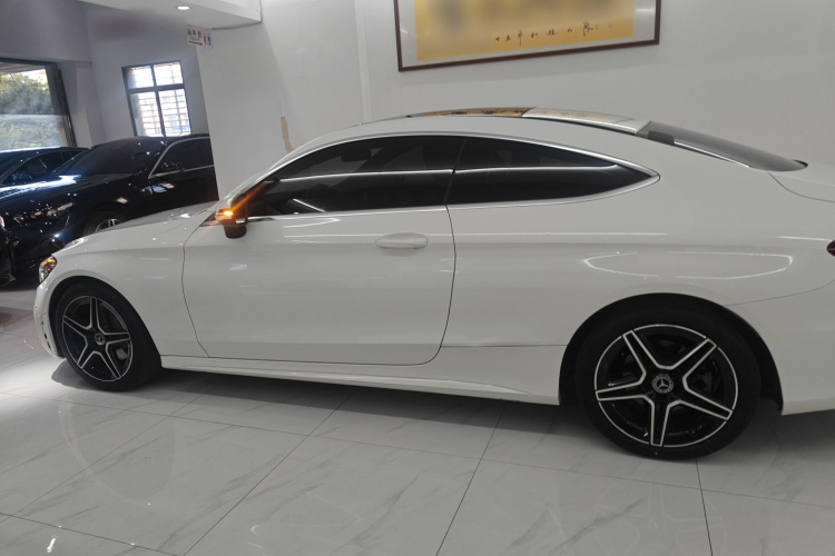 奔驰C级(进口) 2020款 C 260 轿跑车车身外观4