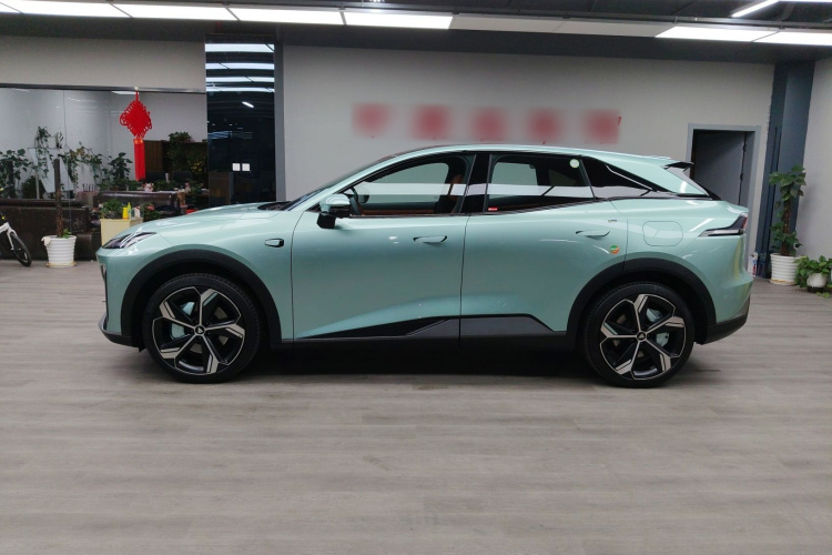 深蓝汽车 深蓝S07 2023款 200Max增程版车身外观4