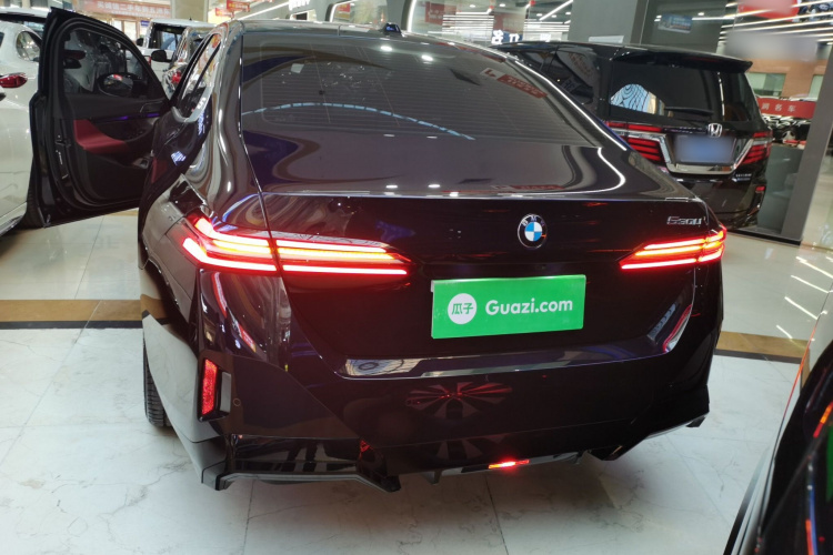 宝马5系 2025款 530Li 领先型 M运动套装车身外观6004
