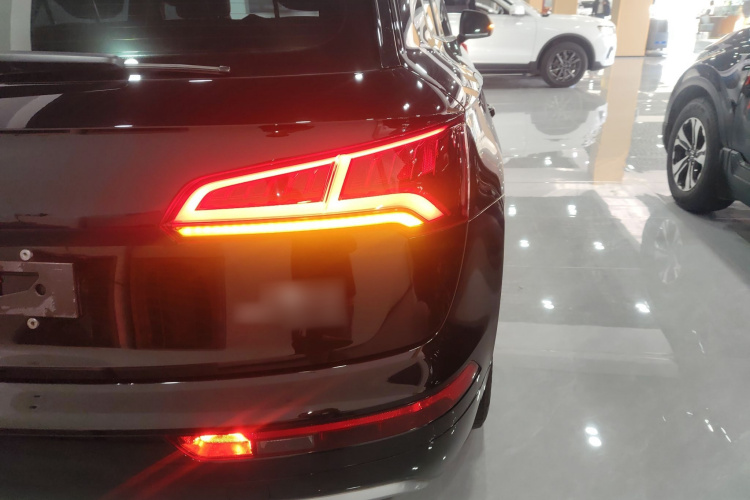 奥迪Q5L 2020款 改款 40 TFSI 荣享进取型车身外观9