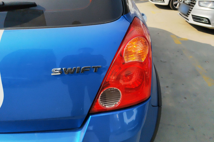 铃木 雨燕 2015款 1.5L 自动限定版车身外观6005