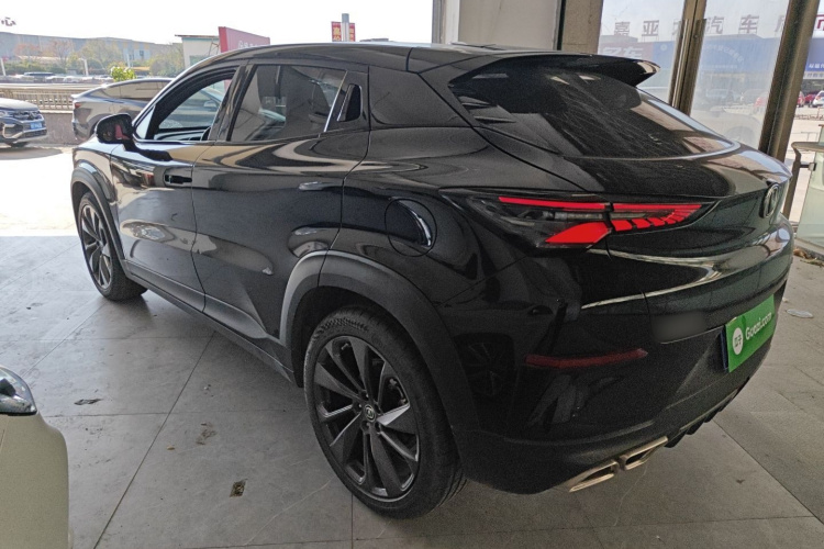 长安UNI-T 2020款 1.5T 尊贵型车身外观4