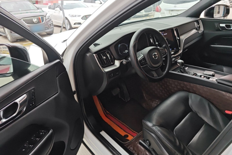 沃尔沃XC60 2021款 T5 四驱智逸运动版中控内饰7003