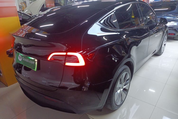 特斯拉 Model Y 2022款 改款 后轮驱动版车身外观7