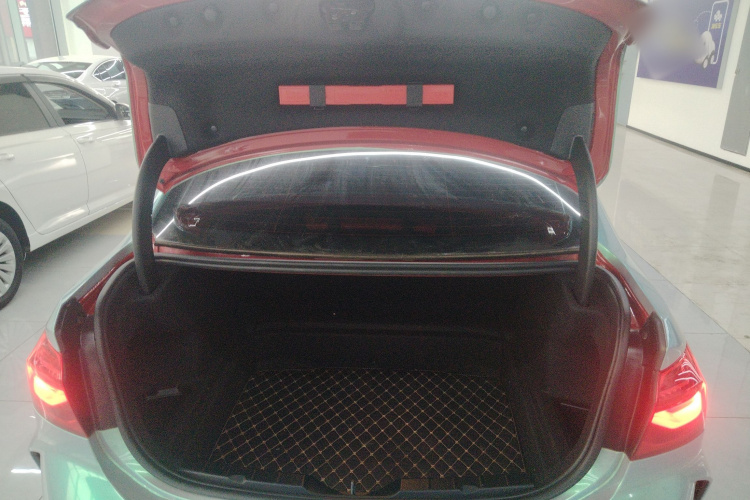 宝马1系 2021款 120i M运动曜夜版机舱底盘23