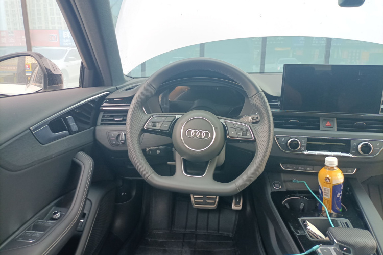 奥迪A4L 2024款 40 TFSI 豪华动感型中控内饰13