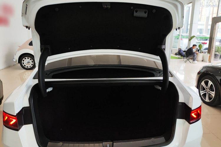 比亚迪 秦PLUS 2021款 EV 500KM 豪华型机舱底盘23