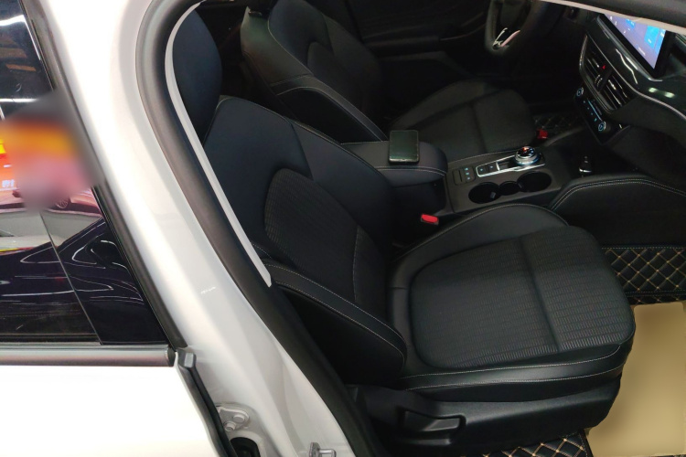 福特 福克斯 2021款 两厢 EcoBoost 180 自动锋潮型局部细节41