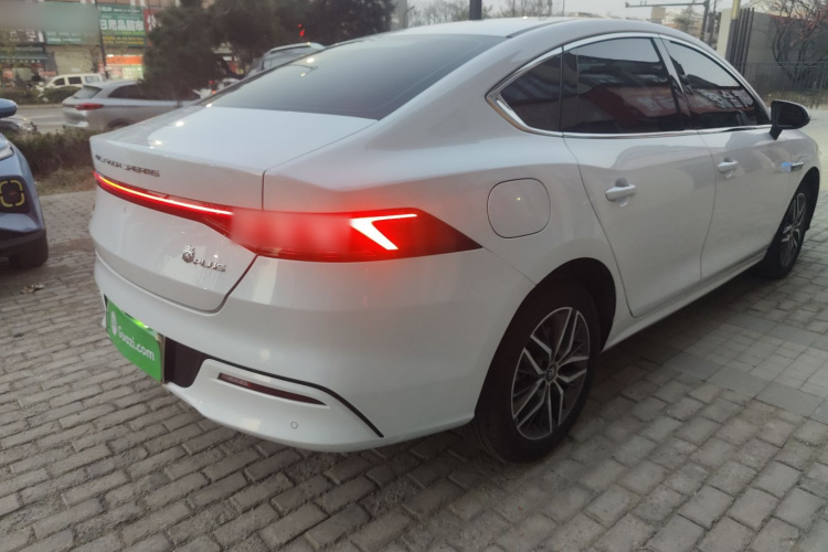 比亚迪 秦PLUS 2023款  冠军版 DM-i 120KM超越型车身外观6005