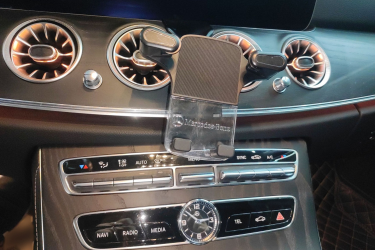 奔驰E级 2019款 改款 E 300 L 运动豪华型局部细节16