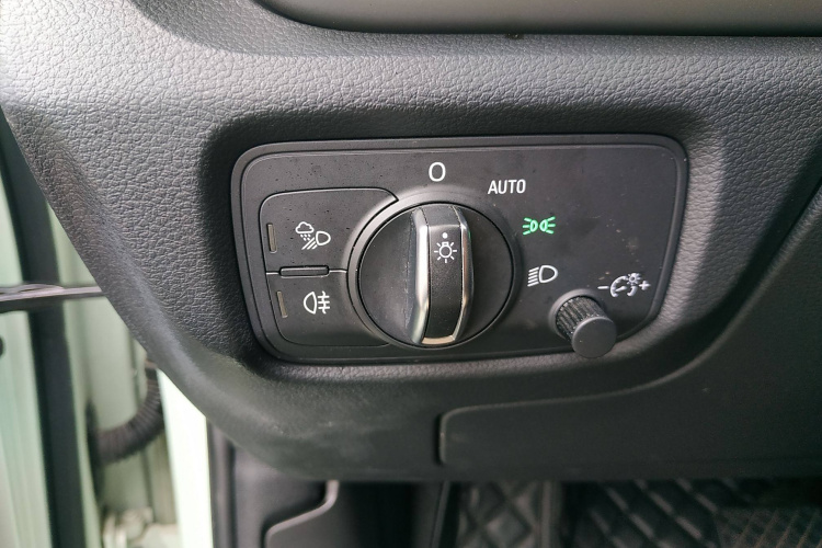 奥迪A3 2018款 30周年年型 Limousine 35 TFSI 进取型局部细节9004