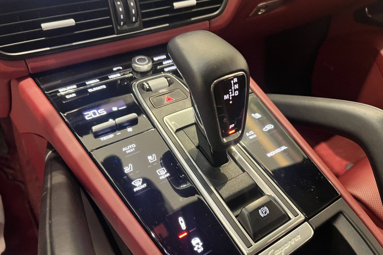 保时捷 Cayenne新能源 2022款 Cayenne E-Hybrid 2.0T 铂金版中控内饰7004