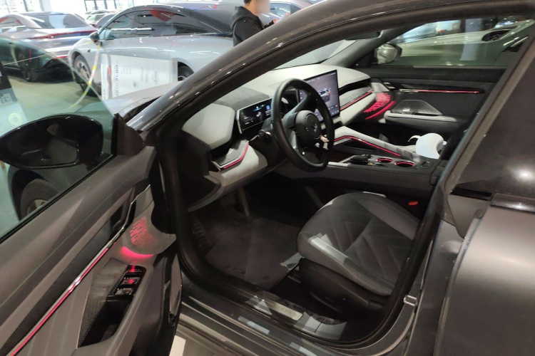 极氪001 2022款 超长续航双电机 ME版中控内饰20