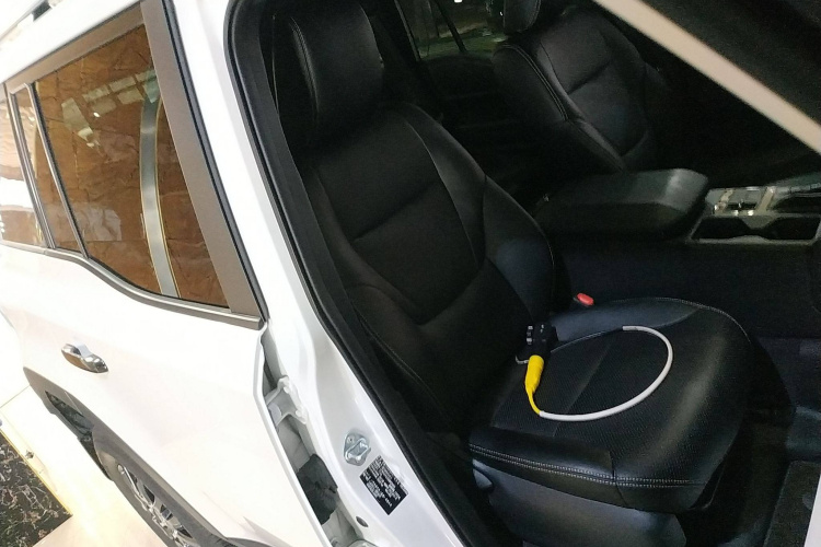 丰田 普拉多 2025款 2.4T 穿越BX版 5座中控内饰41