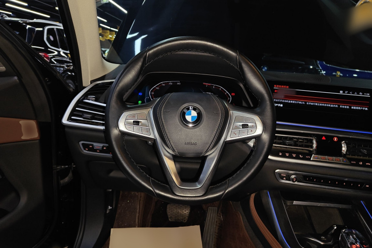 宝马X7 2021款 xDrive40i 领先型豪华套装中控内饰13
