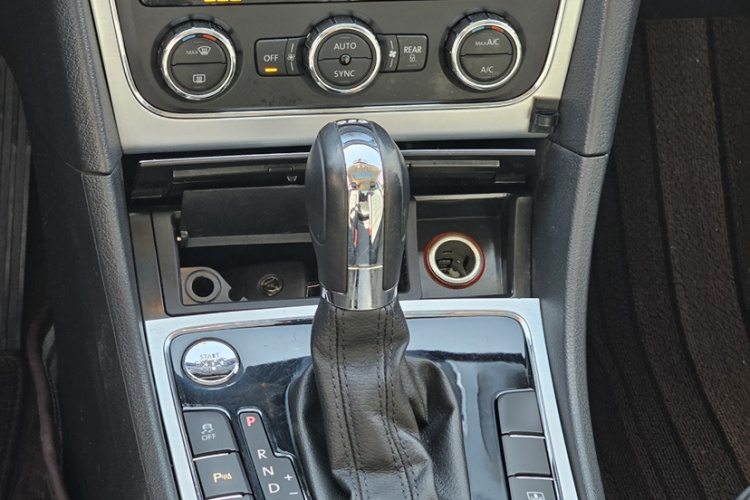 大众 帕萨特 2015款 1.8TSI DSG御尊版中控内饰7010